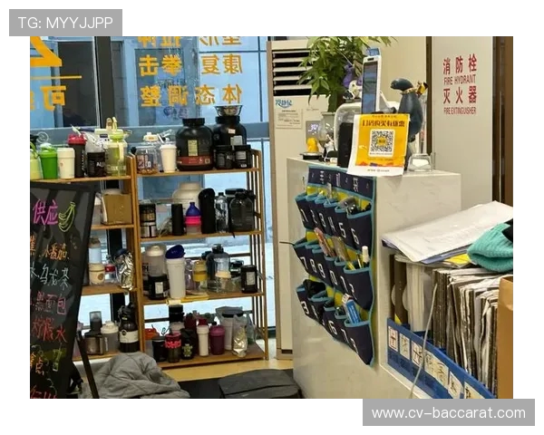 创意置物架设计让水壶与水杯在游戏氛围中实现趣味收纳体验